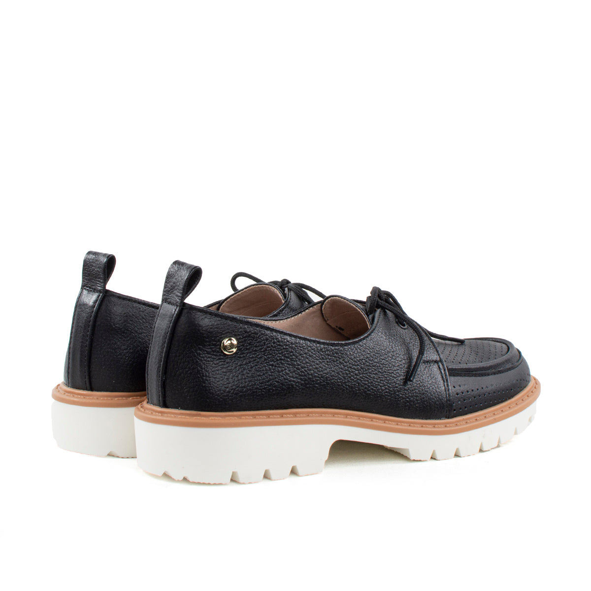 Mocasín de cuero color negro, para dama