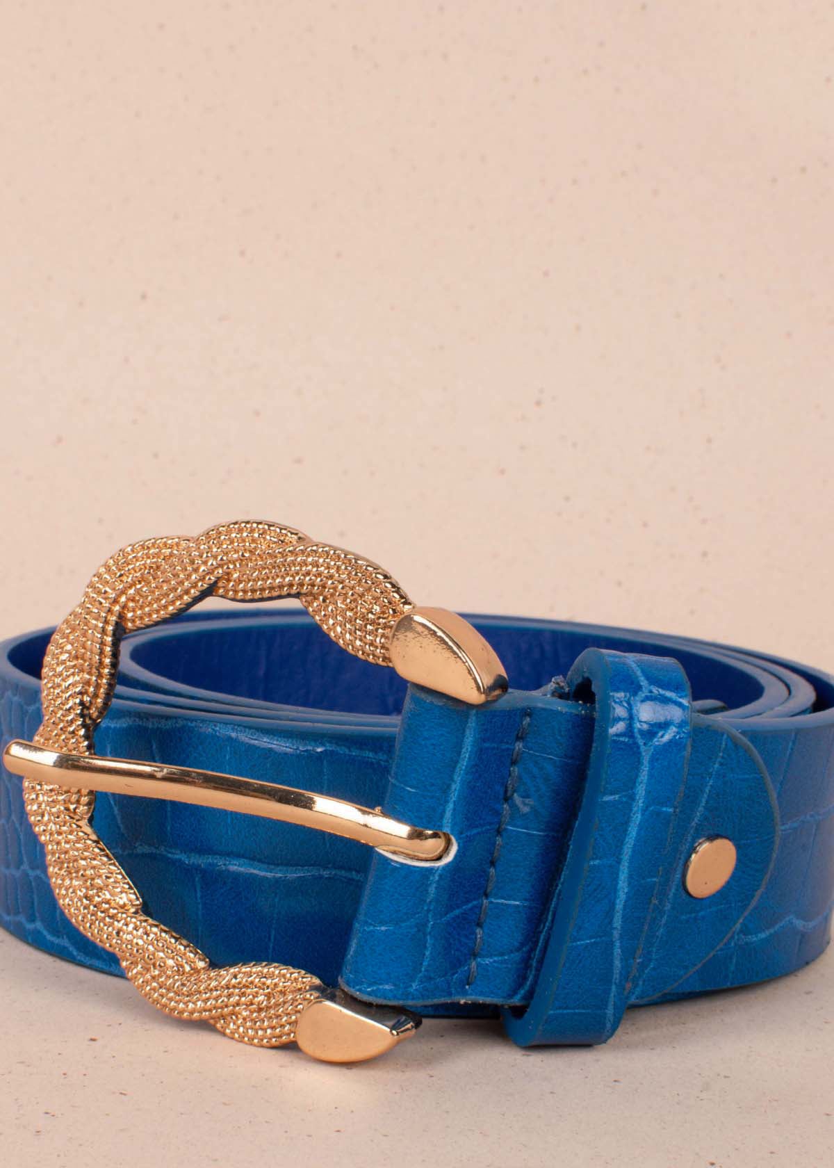 Cinturón color azul con textura croco 102775