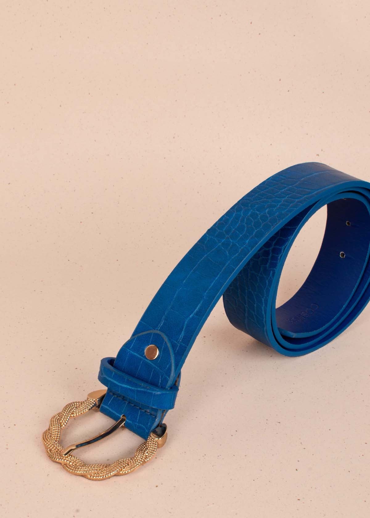 Cinturón color azul con textura croco 102775