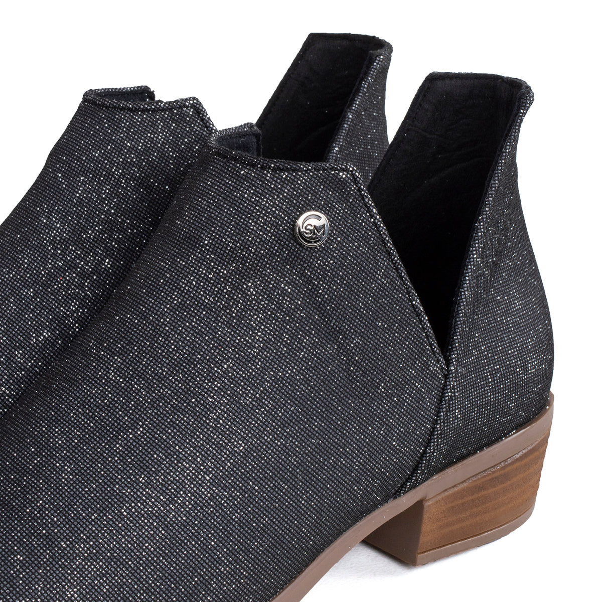 Botines color negro con texturizado brillante