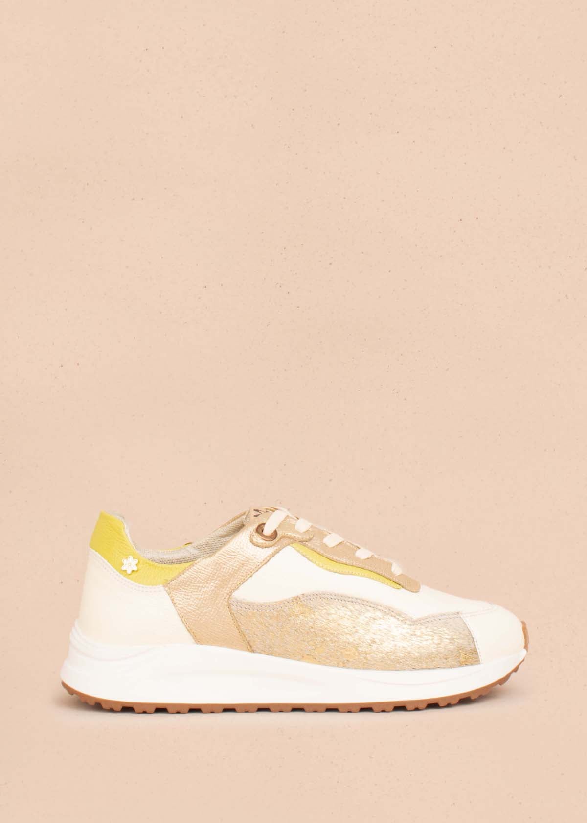 Tenis casuales en cuero color blanco con verde y textura tipo croco 104024