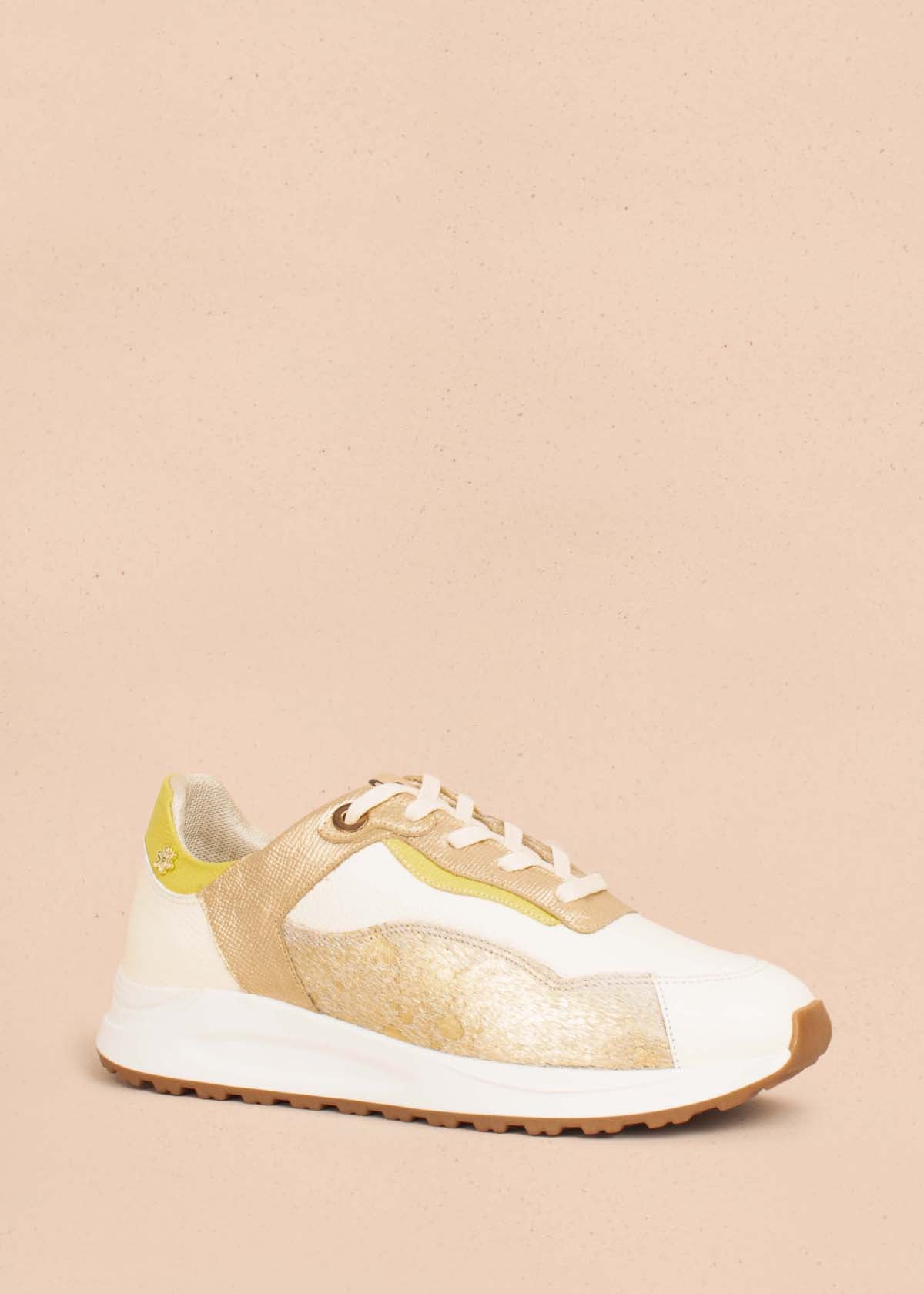 Tenis casuales en cuero color blanco con verde y textura tipo croco 104024