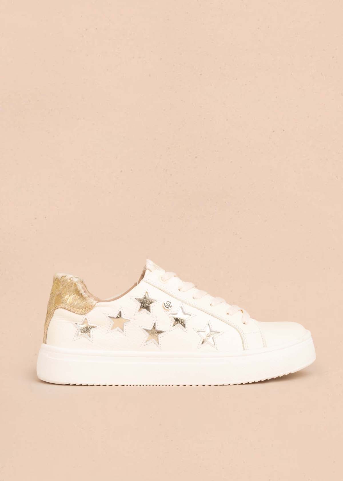Tenis casuales en cuero talco con estrellas 104059