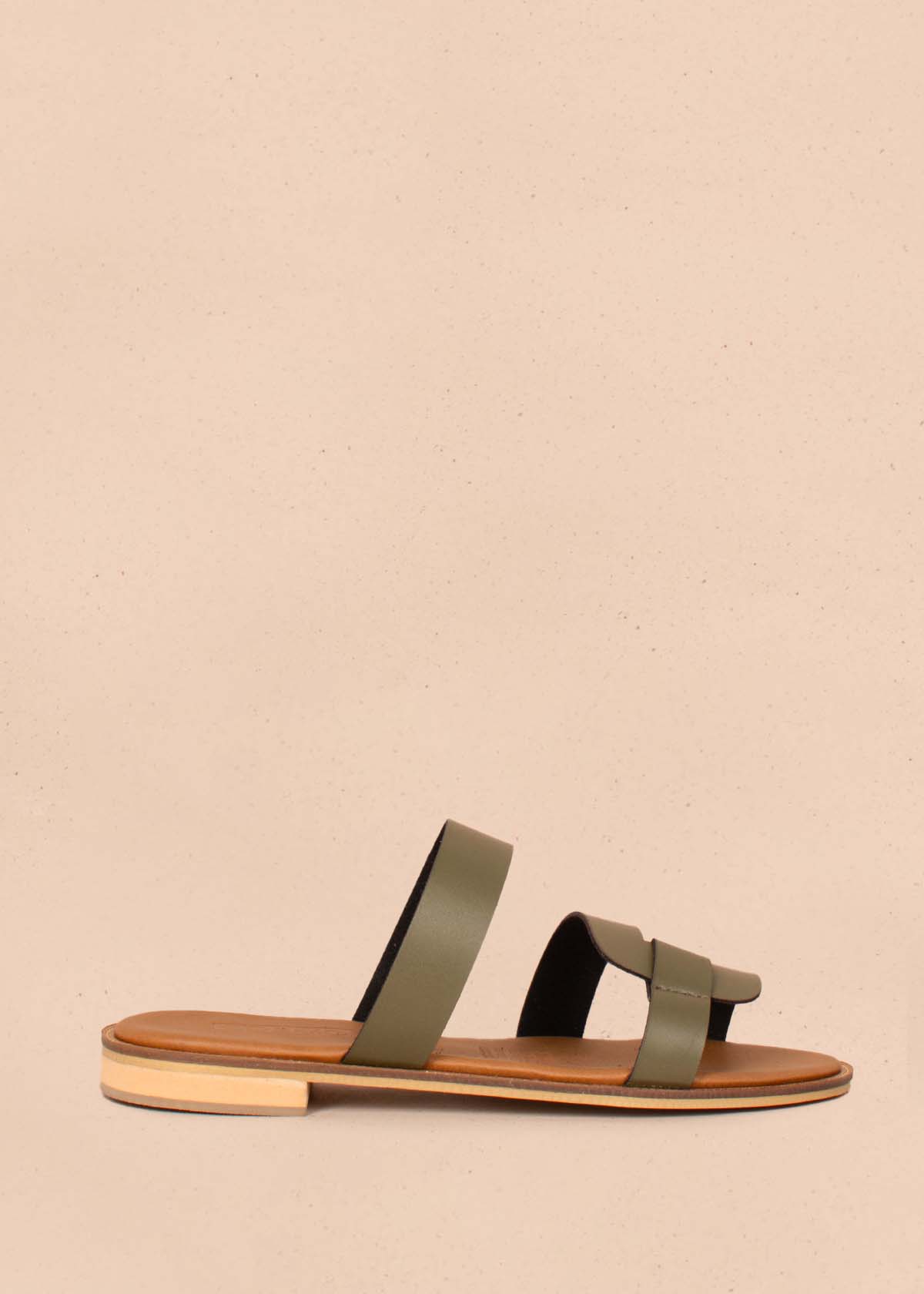 Sandalias planas color verde 104118