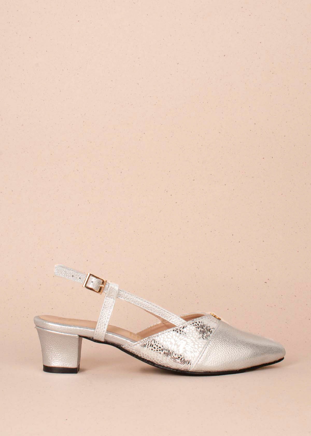 Tacones trabilla en cuero color plata con folia 104323