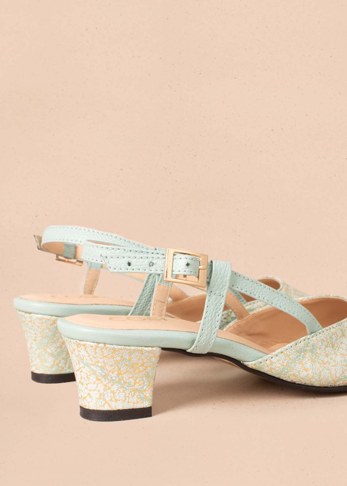 Tacones trabilla en cuero color verde menta con folia 104326
