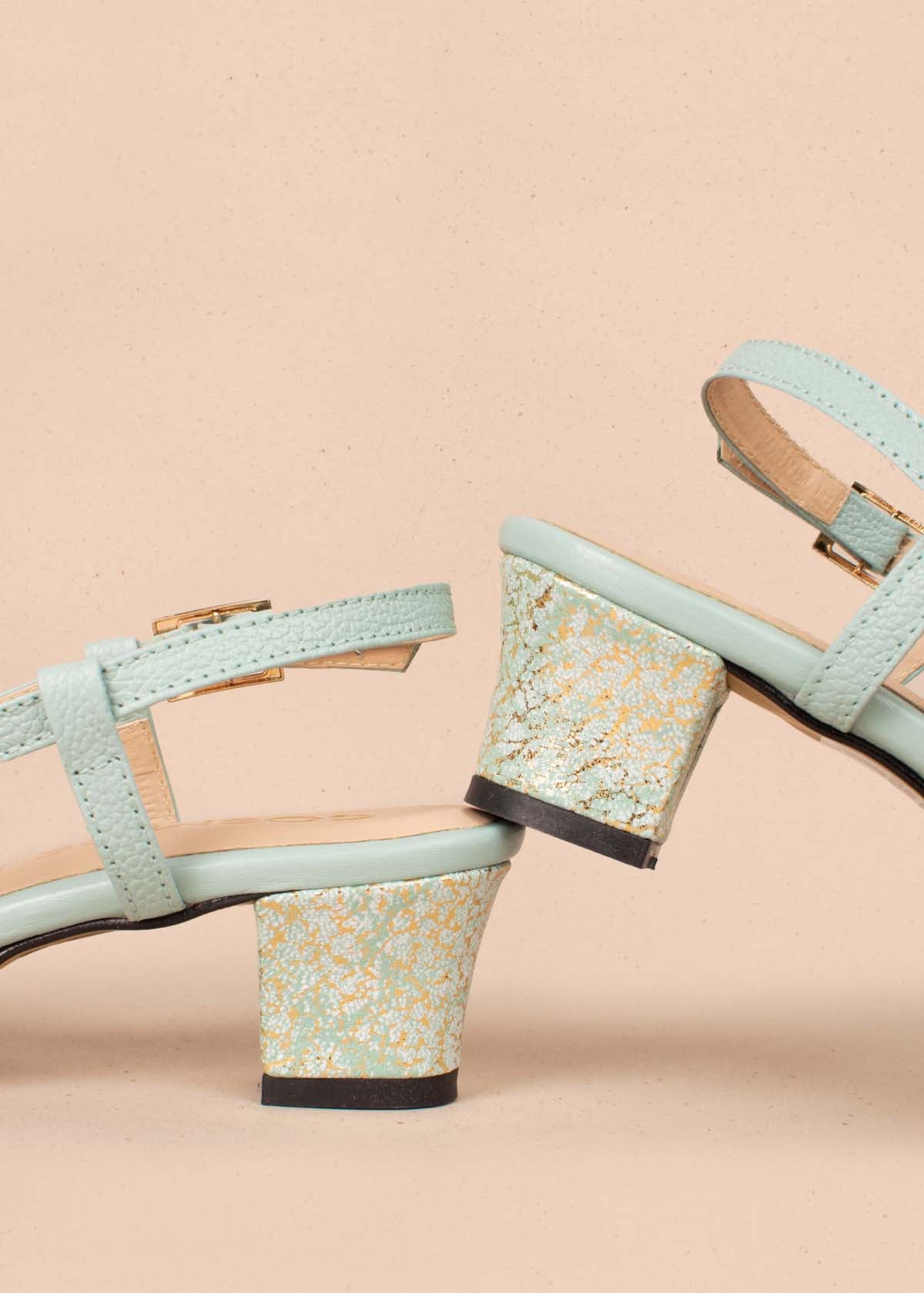 Tacones trabilla en cuero color verde menta con folia 104326