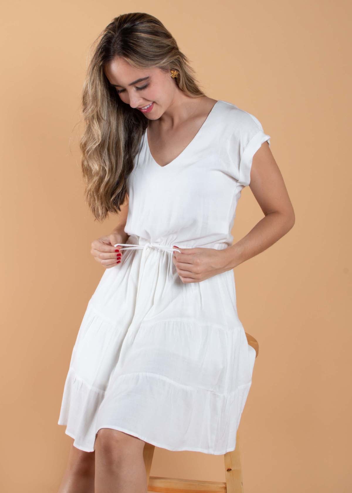 Vestido color blanco con recogido en abdomen y boleros 104344