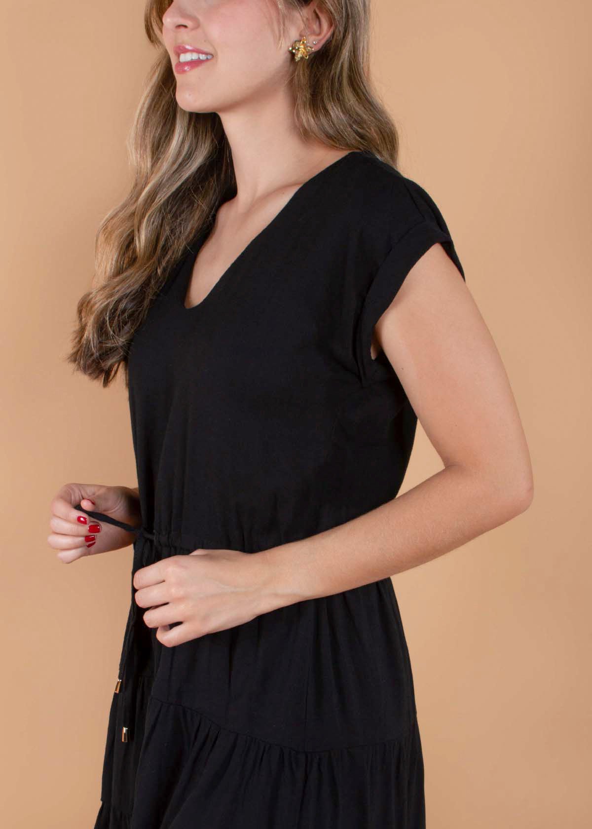 Vestido color negro con recogido en abdomen y boleros 104344