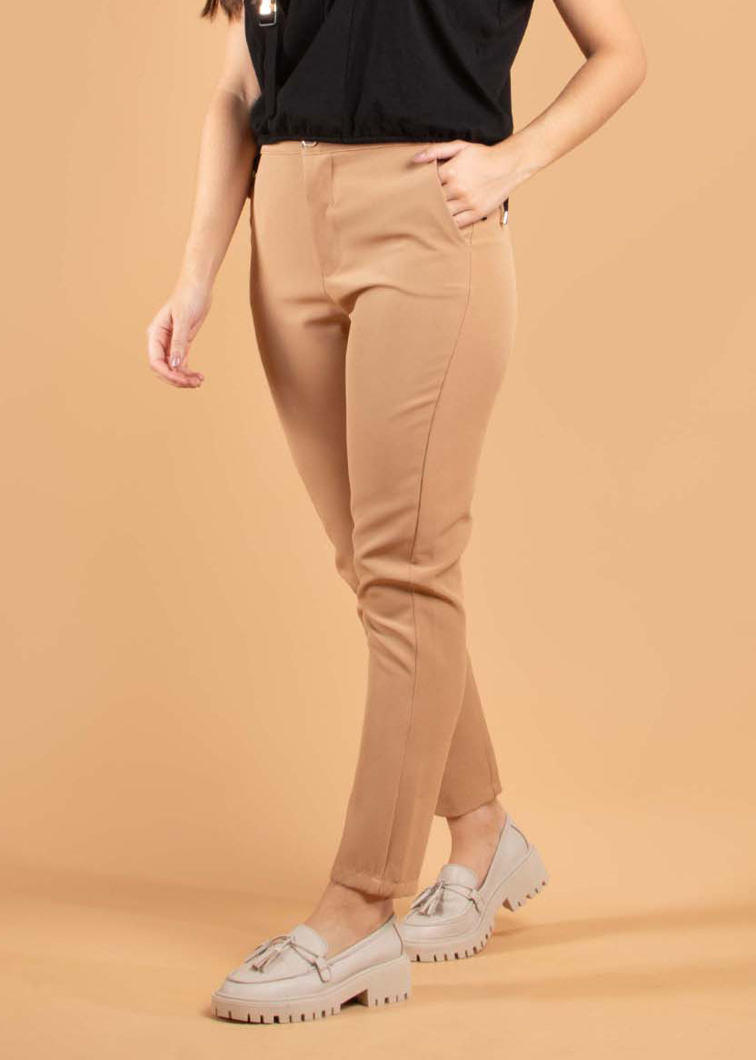 Pantalón clásico color camel 104434