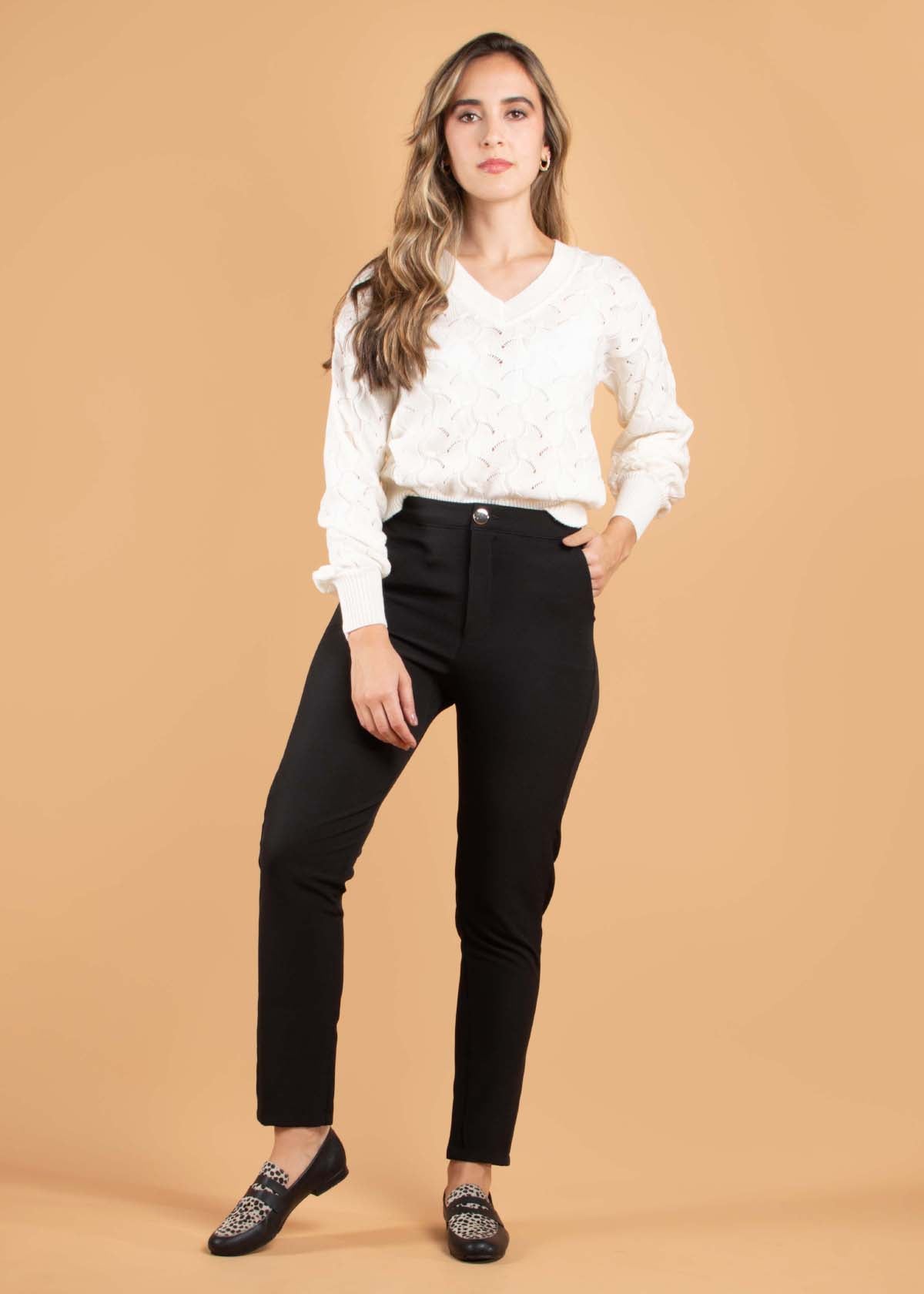 Pantalón clásico color negro 104434