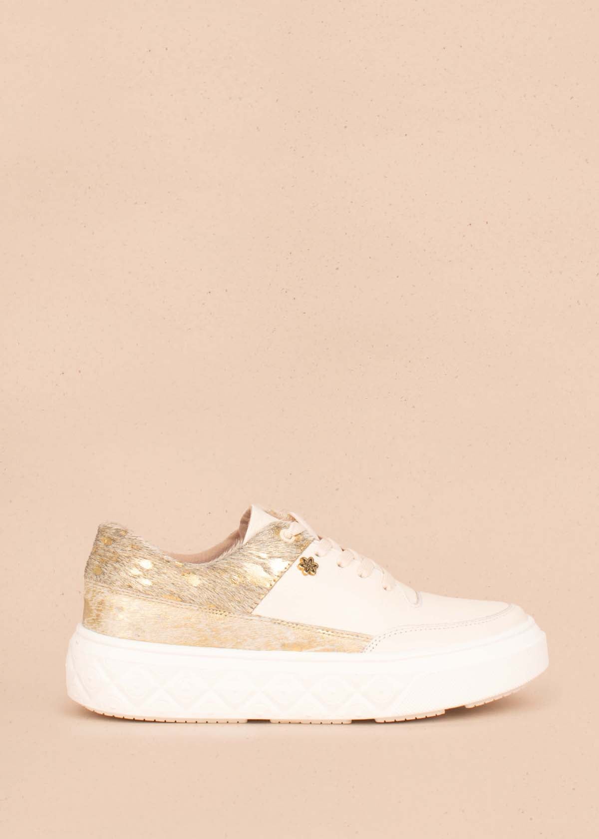Tenis casuales en cuero color champaña con cuero con pelo 104439