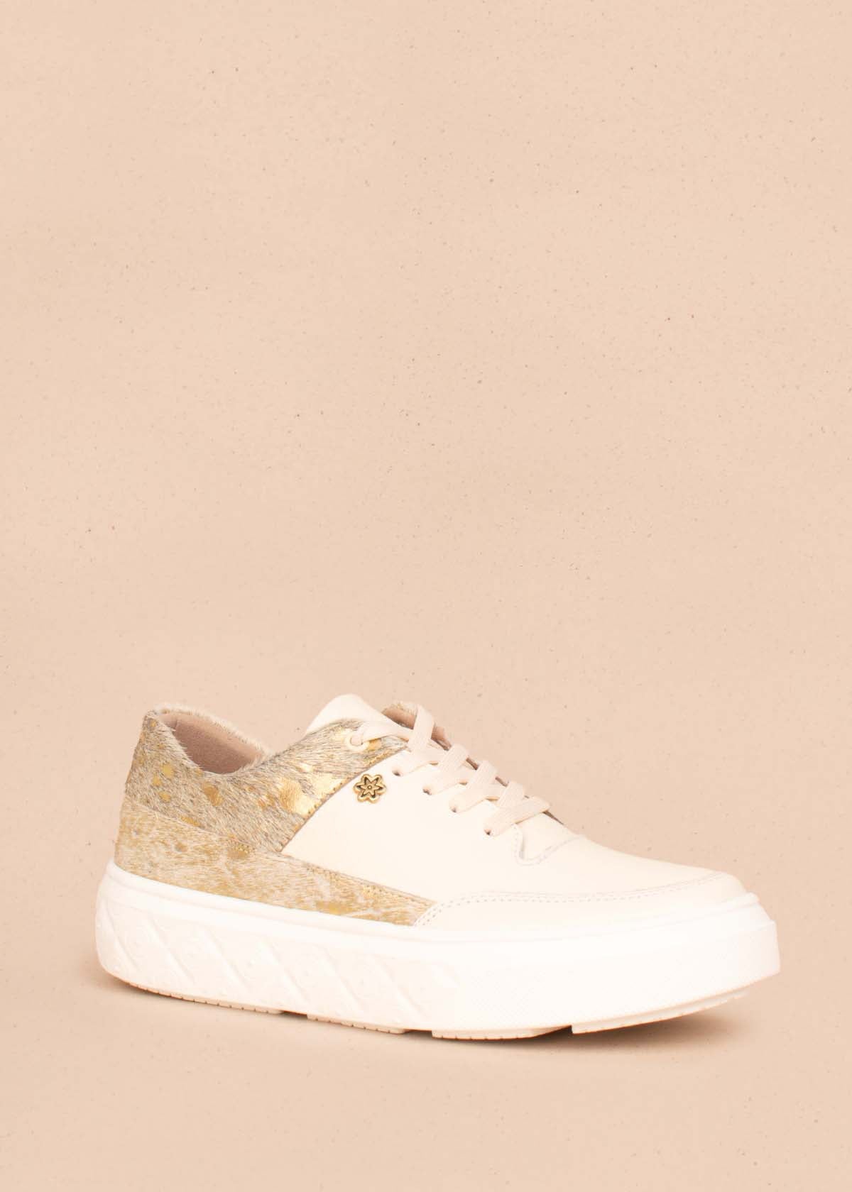 Tenis casuales en cuero color champaña con cuero con pelo 104439