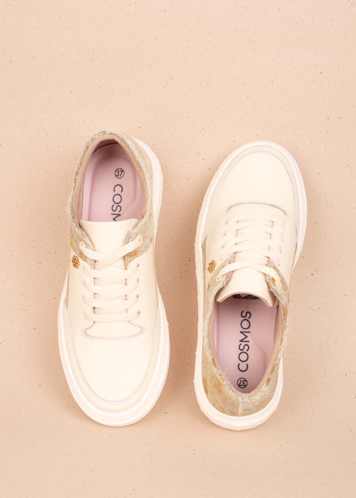 Tenis casuales en cuero color champaña con cuero con pelo 104439