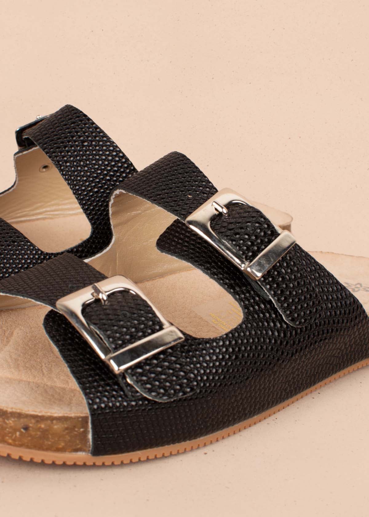 Sandalias en cuero color negro con correas ajustables 104442