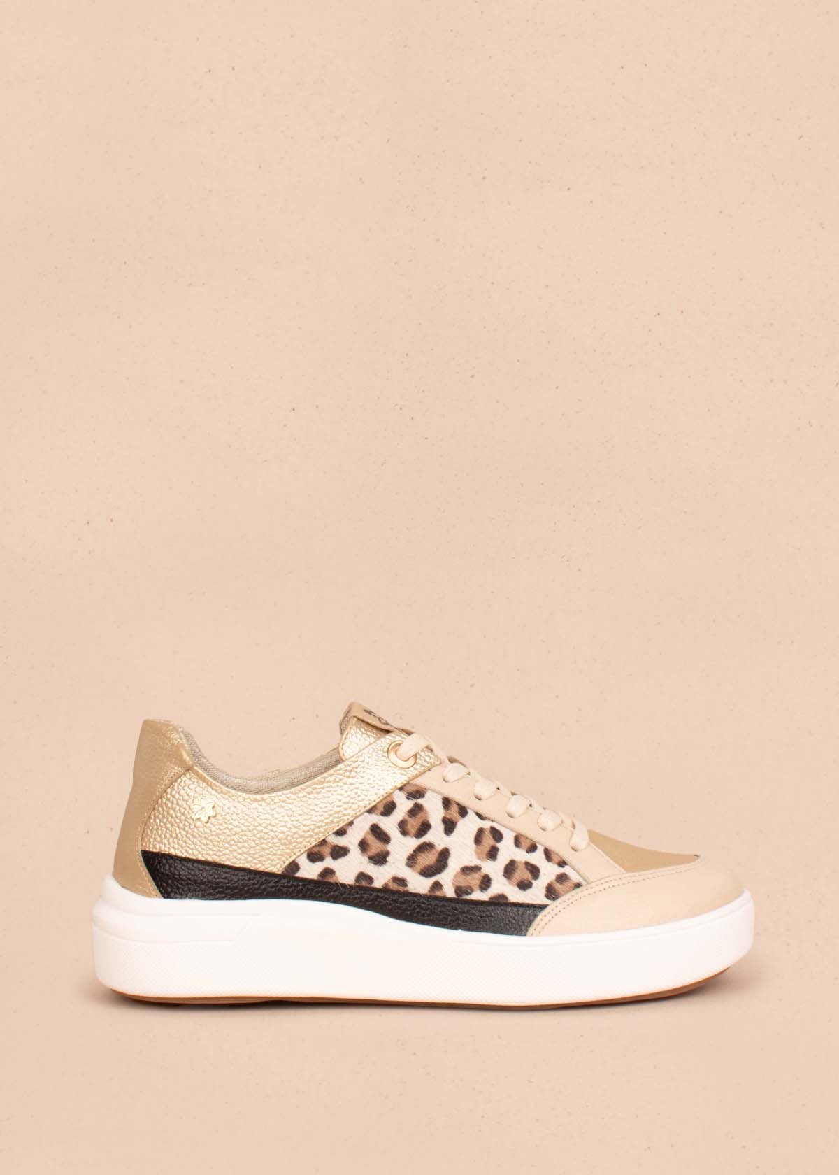 Tenis casuales en cuero color champaña y cuero con pelo animal print 104448