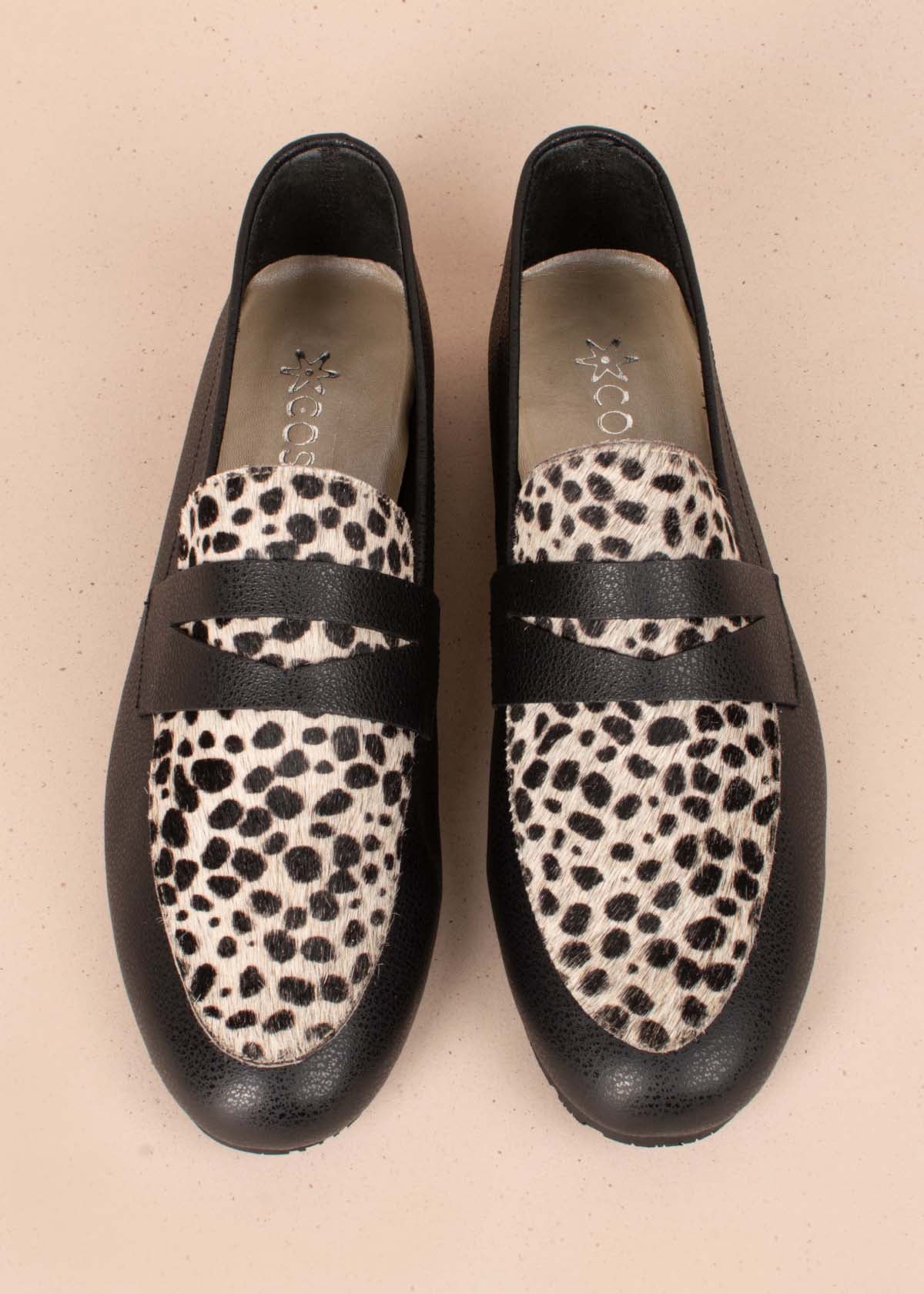 Mocasines en cuero color negro y cuero con pelo animal print 104462
