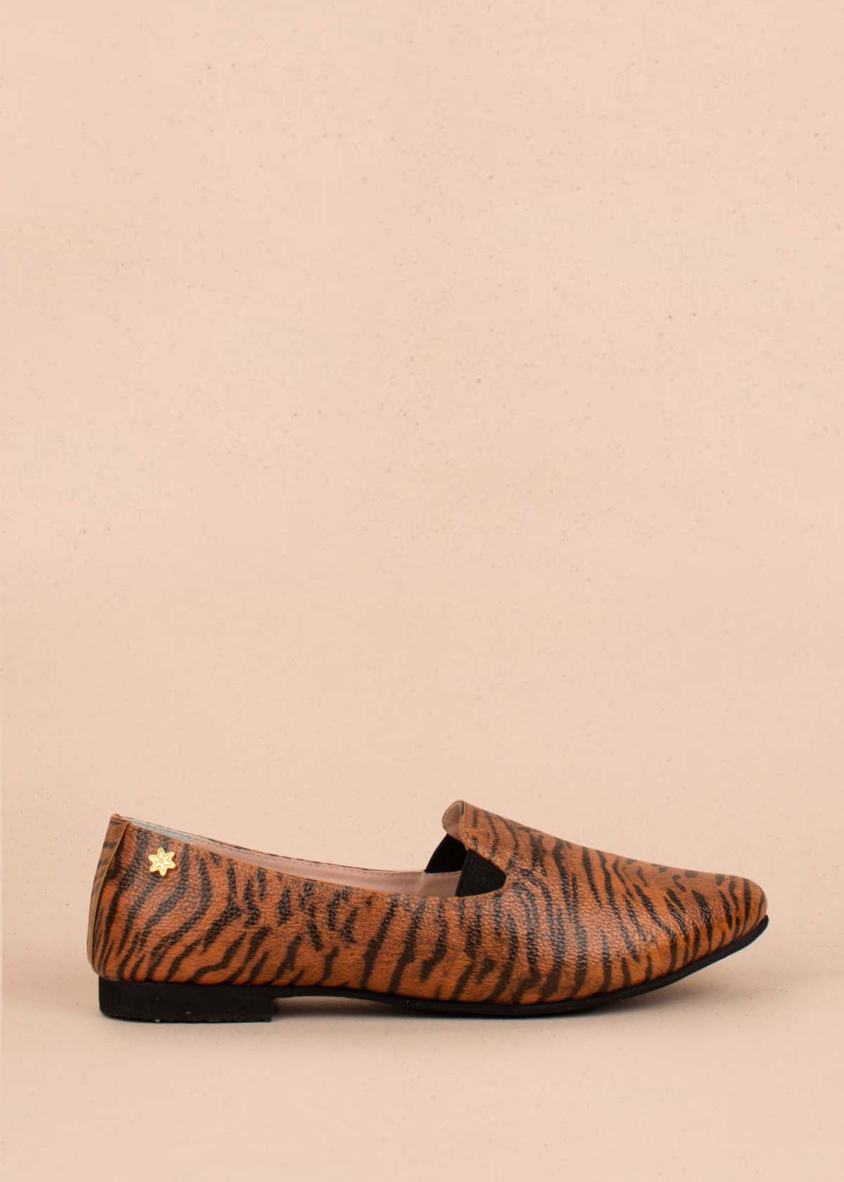 Baletas en cuero color miel con folia animal print 104467