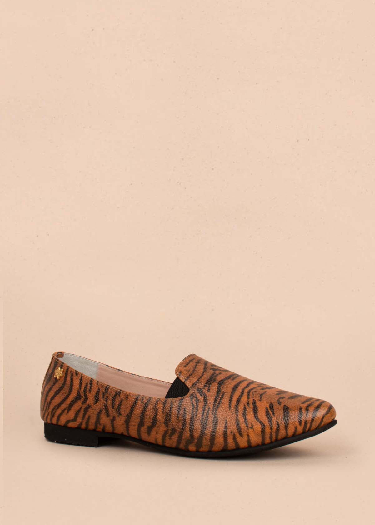 Baletas en cuero color miel con folia animal print 104467