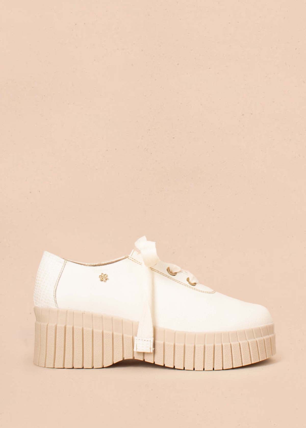 Ataduras en cuero color talco con textura tipo croco 104476