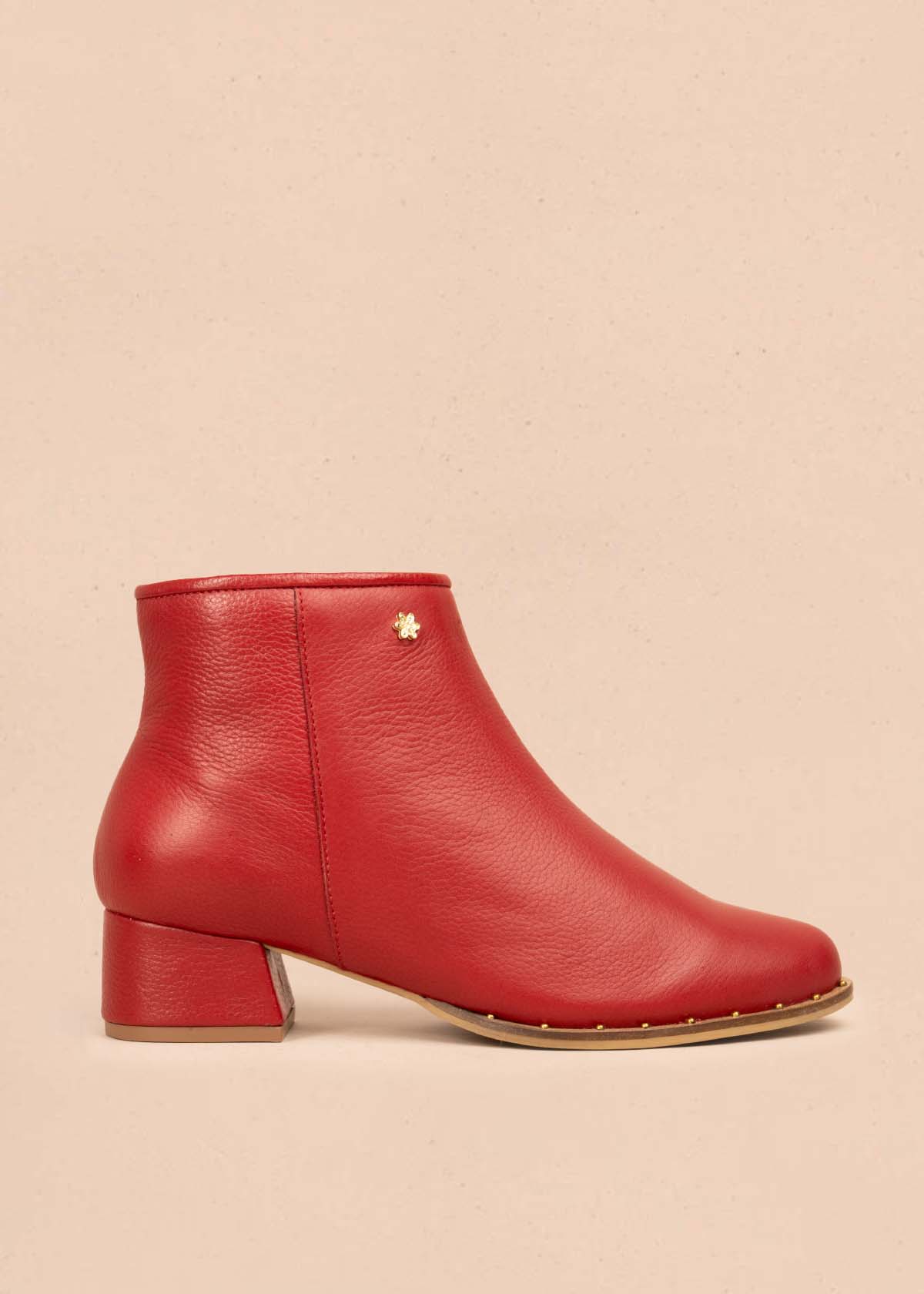 Botines en cuero color rojo con cierre lateral 104478