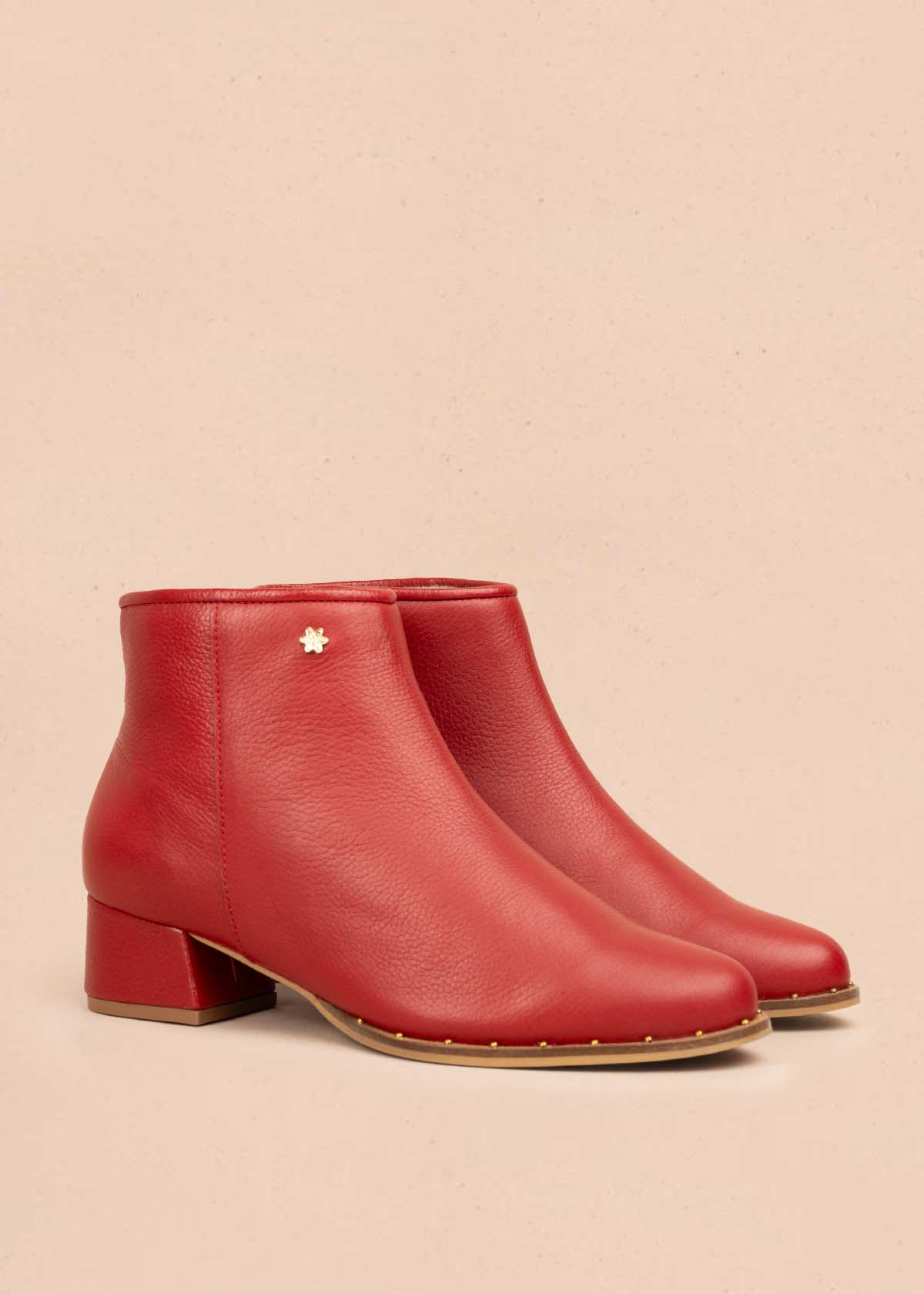 Botines en cuero color rojo con cierre lateral 104478