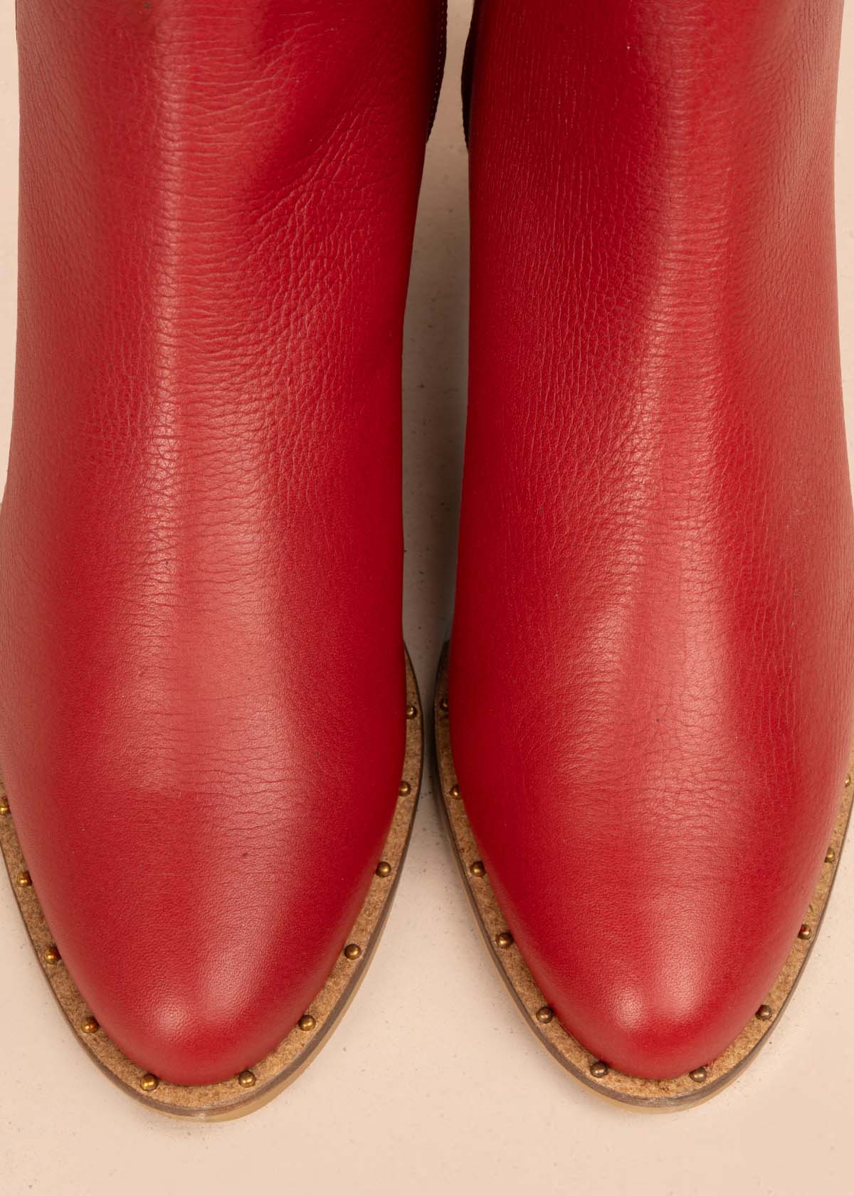 Botines en cuero color rojo con cierre lateral 104478
