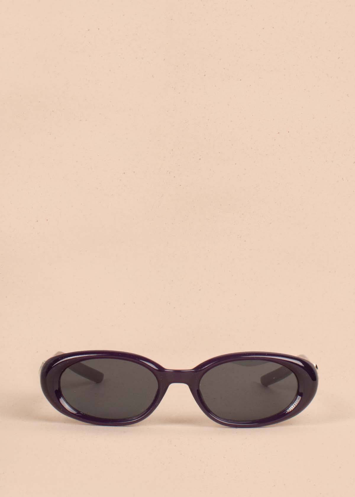 Gafas de sol color morado con marco ovalado 104527