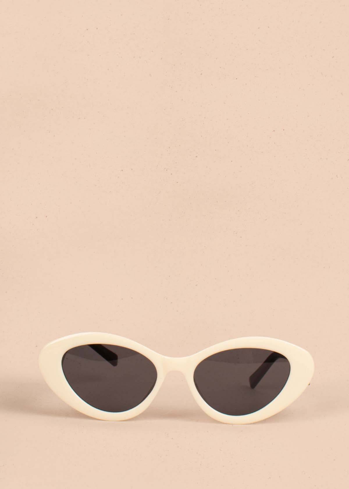 Gafas de sol color blanco con marco ovalado 104528