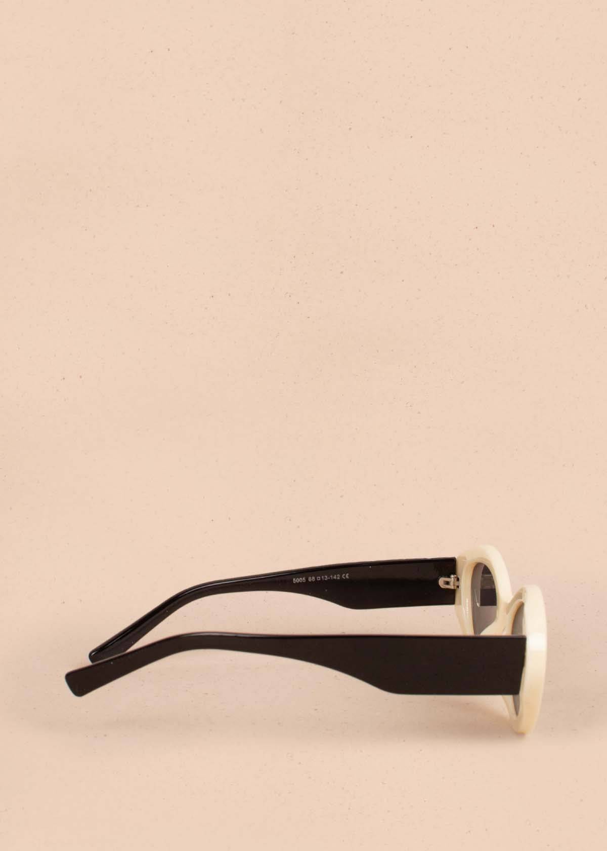 Gafas de sol color blanco con marco ovalado 104528