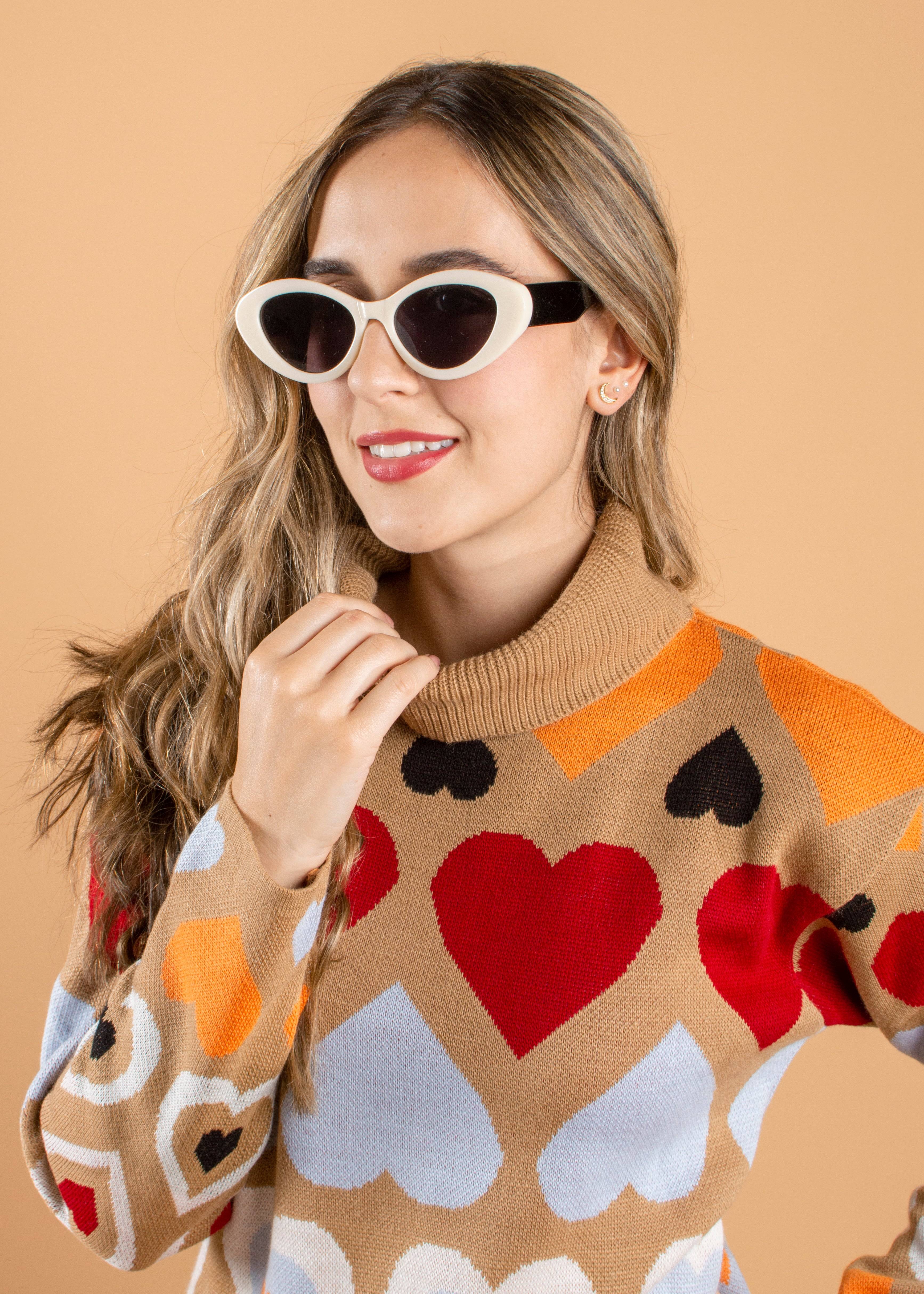 Gafas de sol color blanco con marco ovalado 104528
