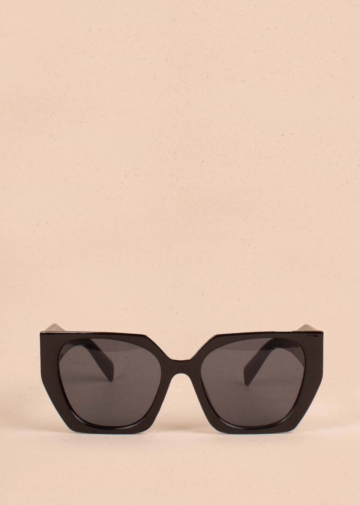 Gafas de sol color negro con marco cuadrado 104531