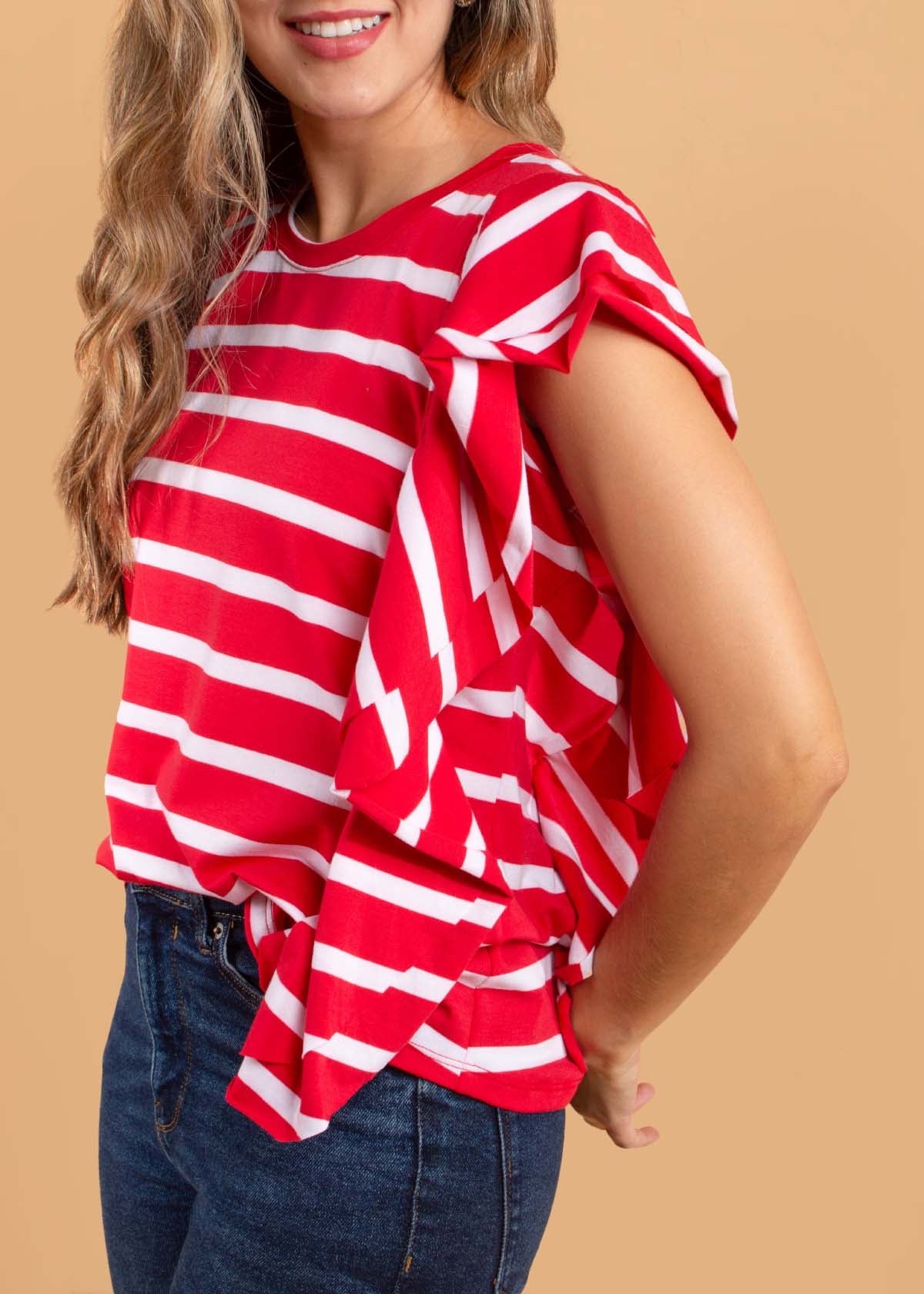 Camiseta color rojo con estampado de rayas y boleros 104567