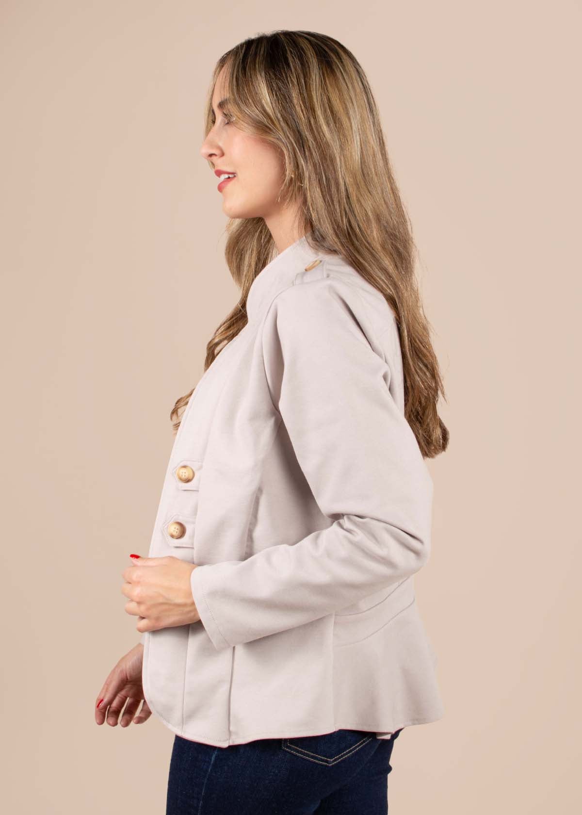 Chaqueta clásica color camel con botones 104582