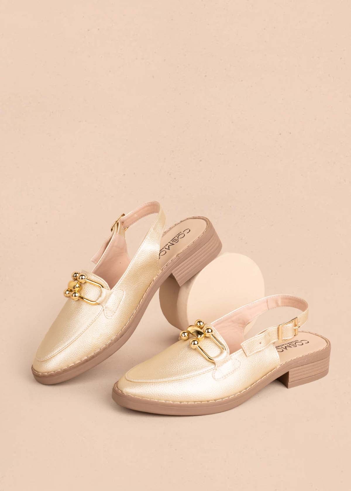 Tacones trabilla color champaña con aplique dorado 104291