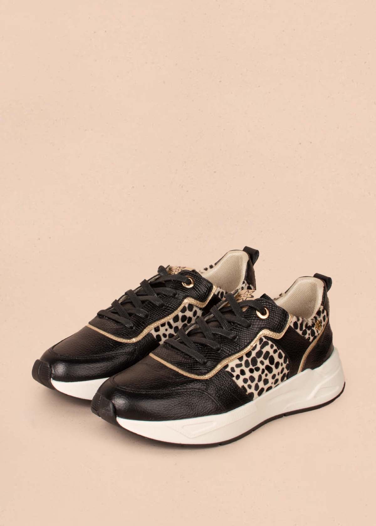 Tenis casuales en cuero color negro con folia 104610