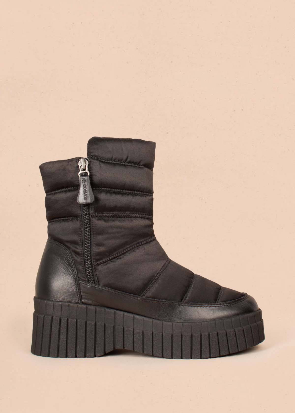 Botines en cuero color negro con abollonado en textil 104643