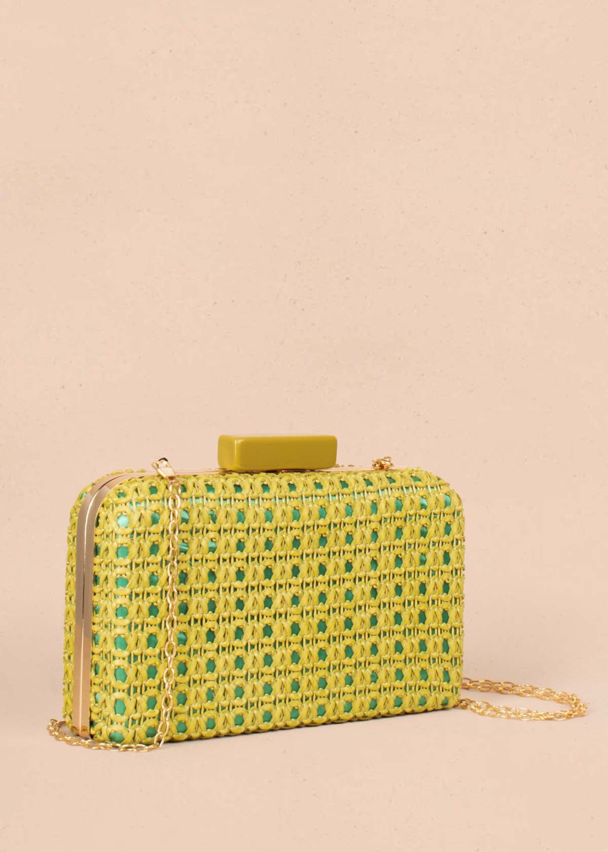 Bolso tipo bandolera color verde con tejido en fique sintético 104667