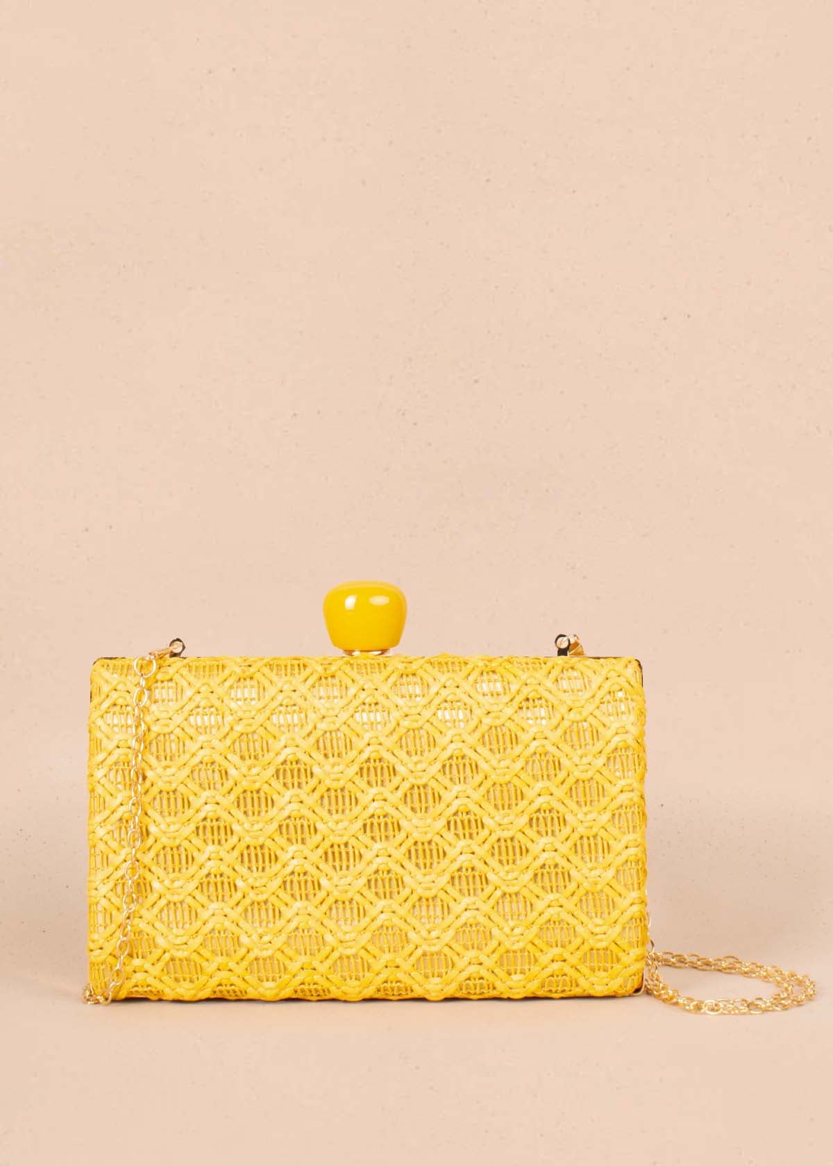 Bolso tipo bandolera color amarillo con tejido en fique sintético 104668