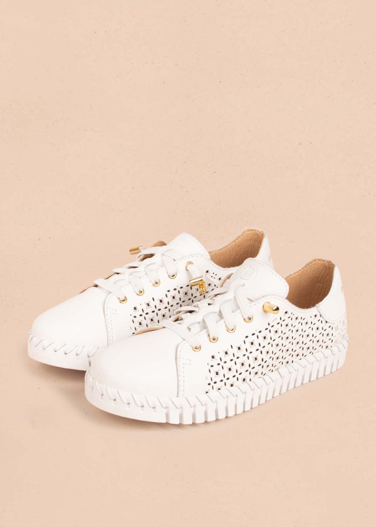 Tenis casuales en cuero color blanco con atadura 104678