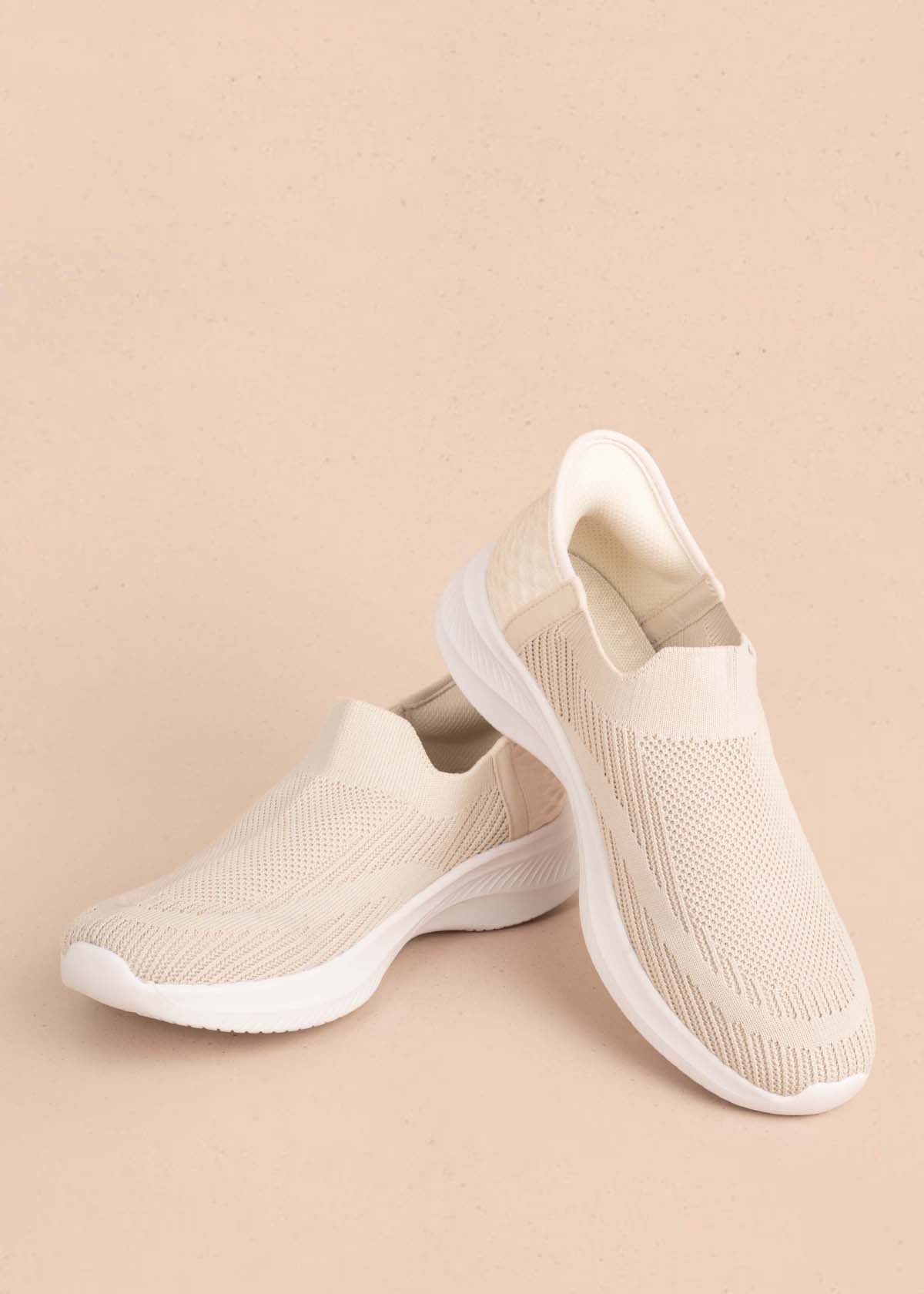 Tenis deportivos color beige con malla tejida 104732