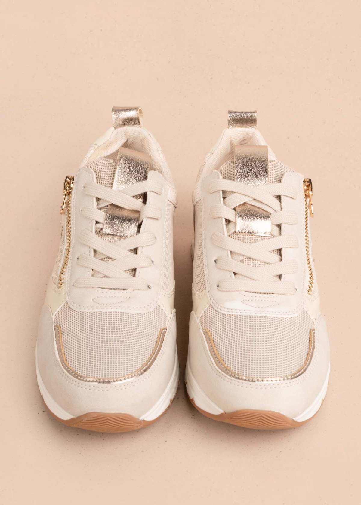 Tenis casuales color beige con cierre lateral 104735