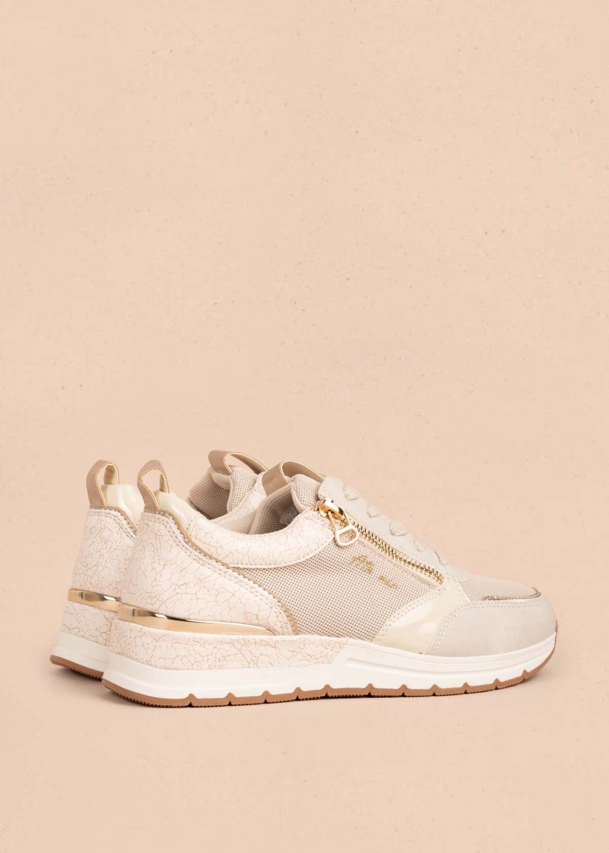 Tenis casuales color beige con cierre lateral 104735