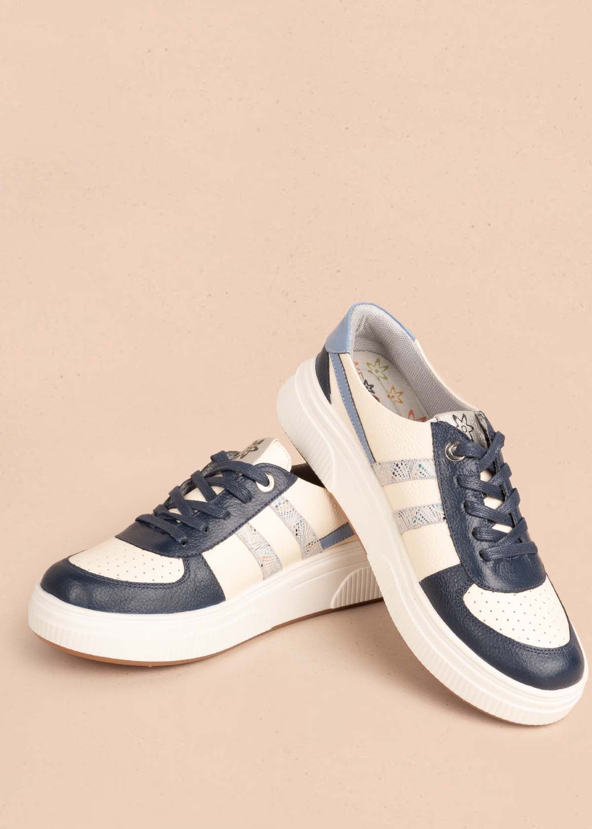 Tenis casuales en cuero color azul con folia 104761