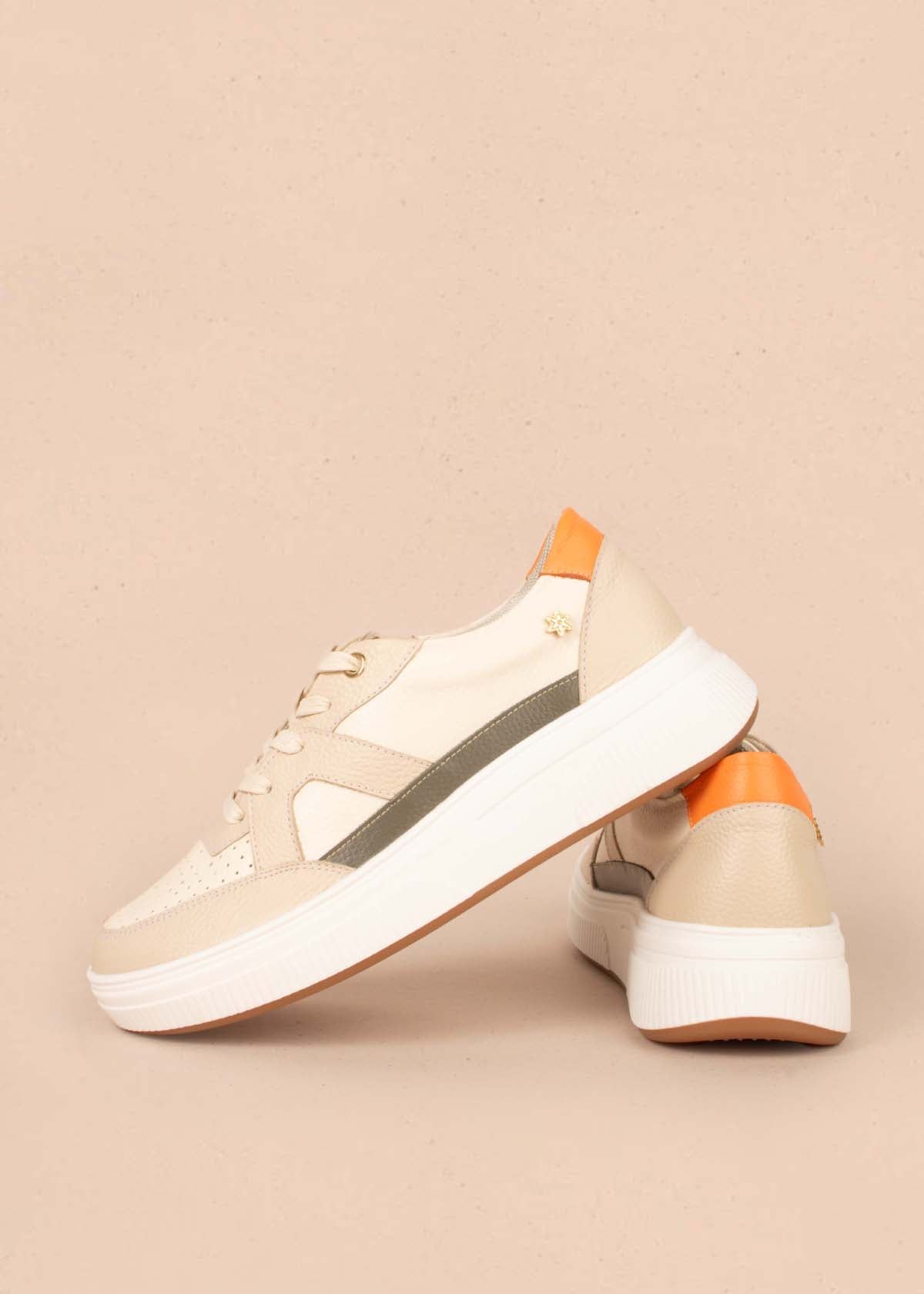 Tenis casuales en cuero color talco 104764