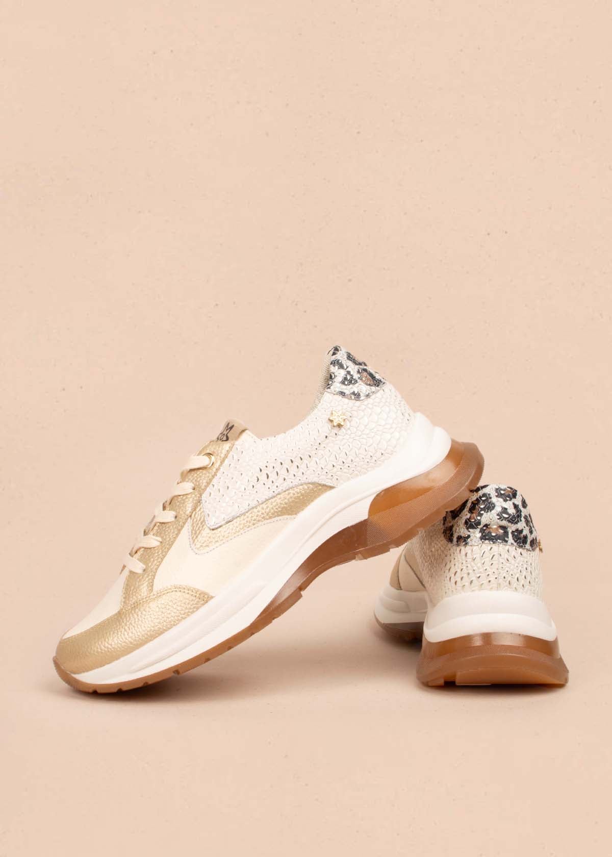 Tenis casuales en cuero color blanco con folia pitón 104766