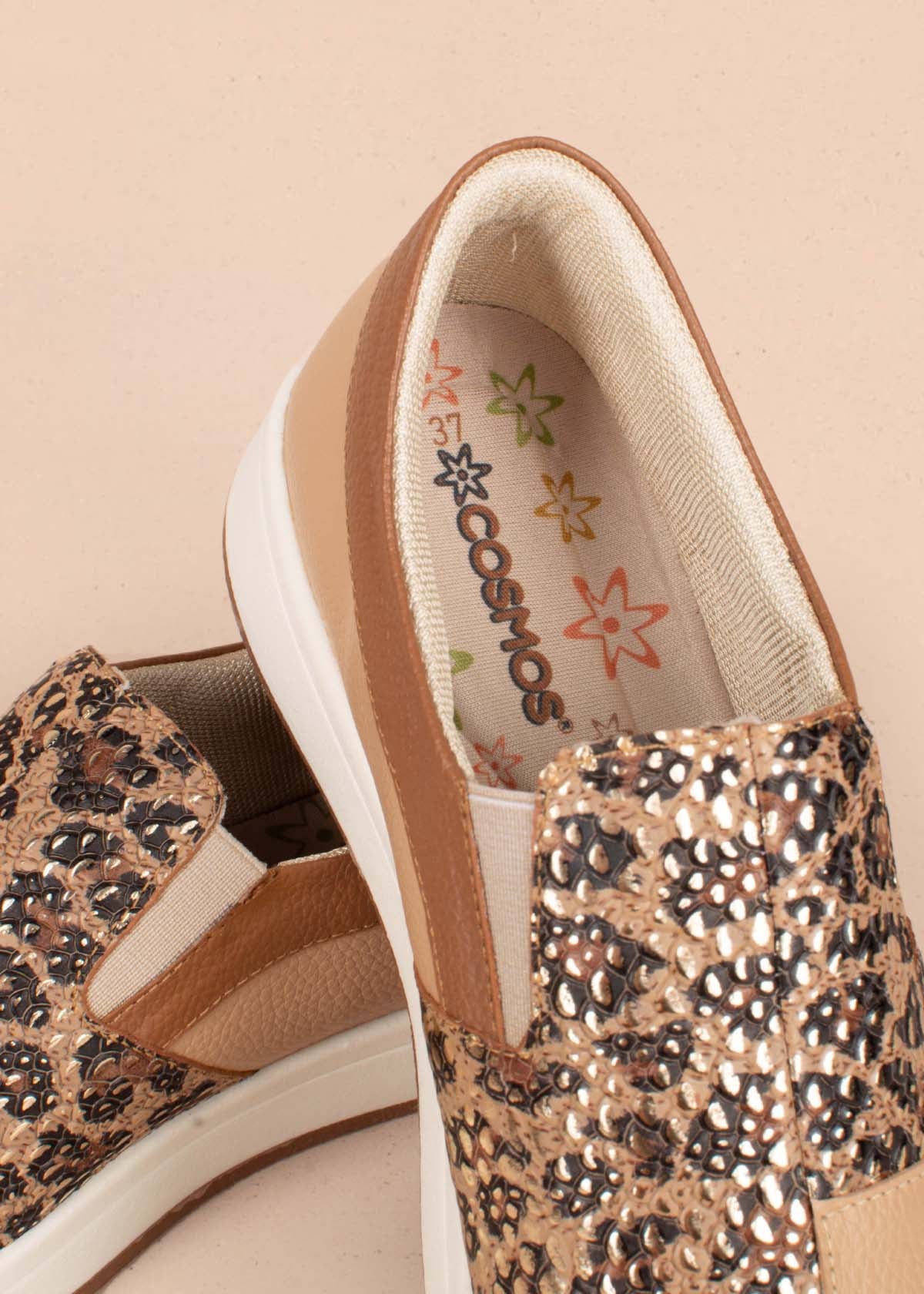 Tenis casuales en cuero color miel con folia animal print 104768