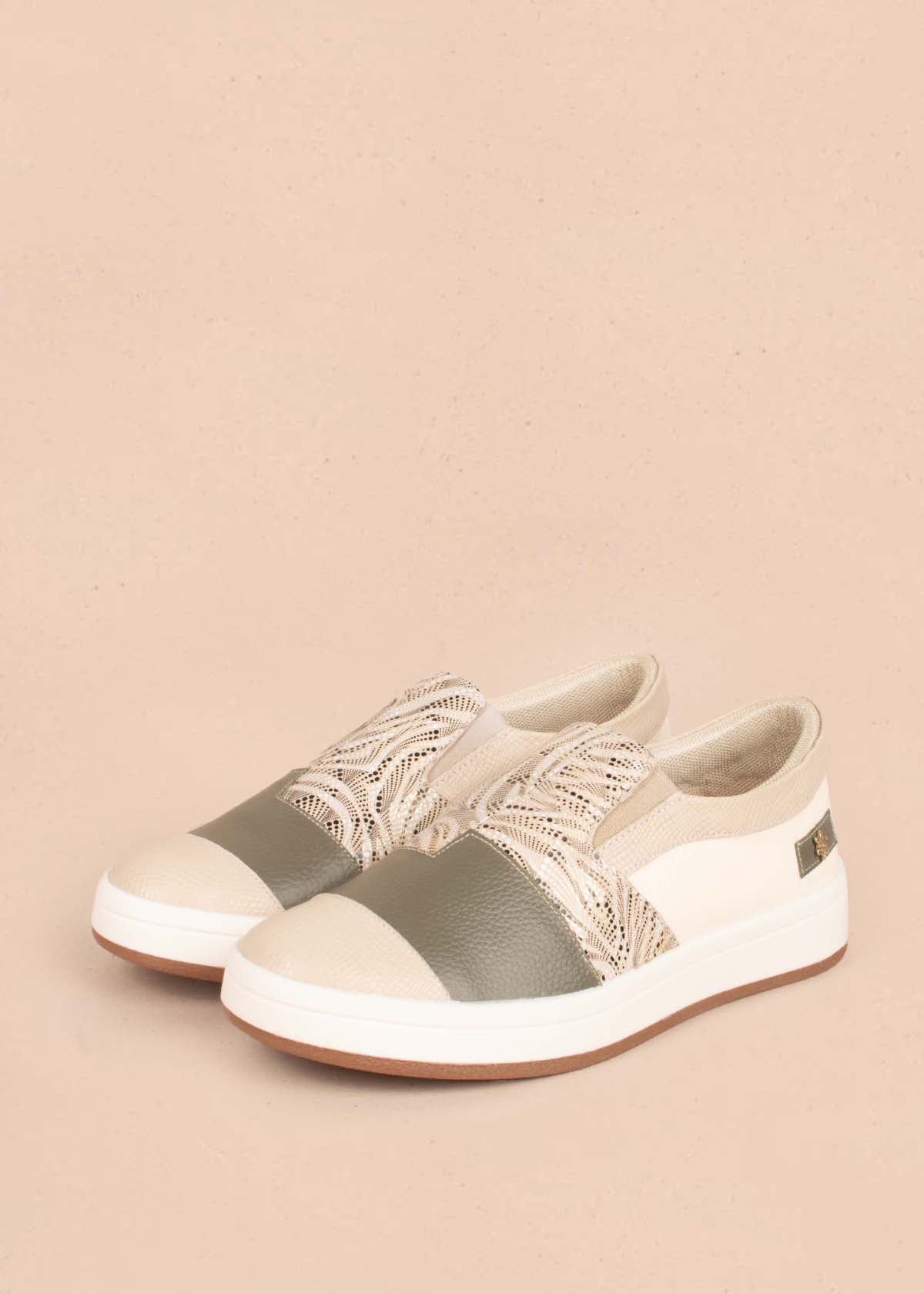 Tenis casuales en cuero color talco con folia 104768