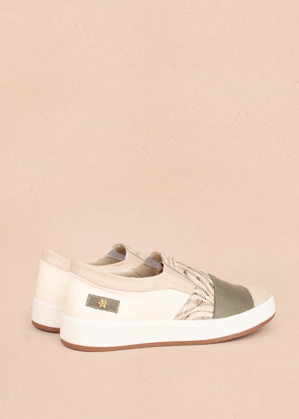 Tenis casuales en cuero color talco con folia 104768