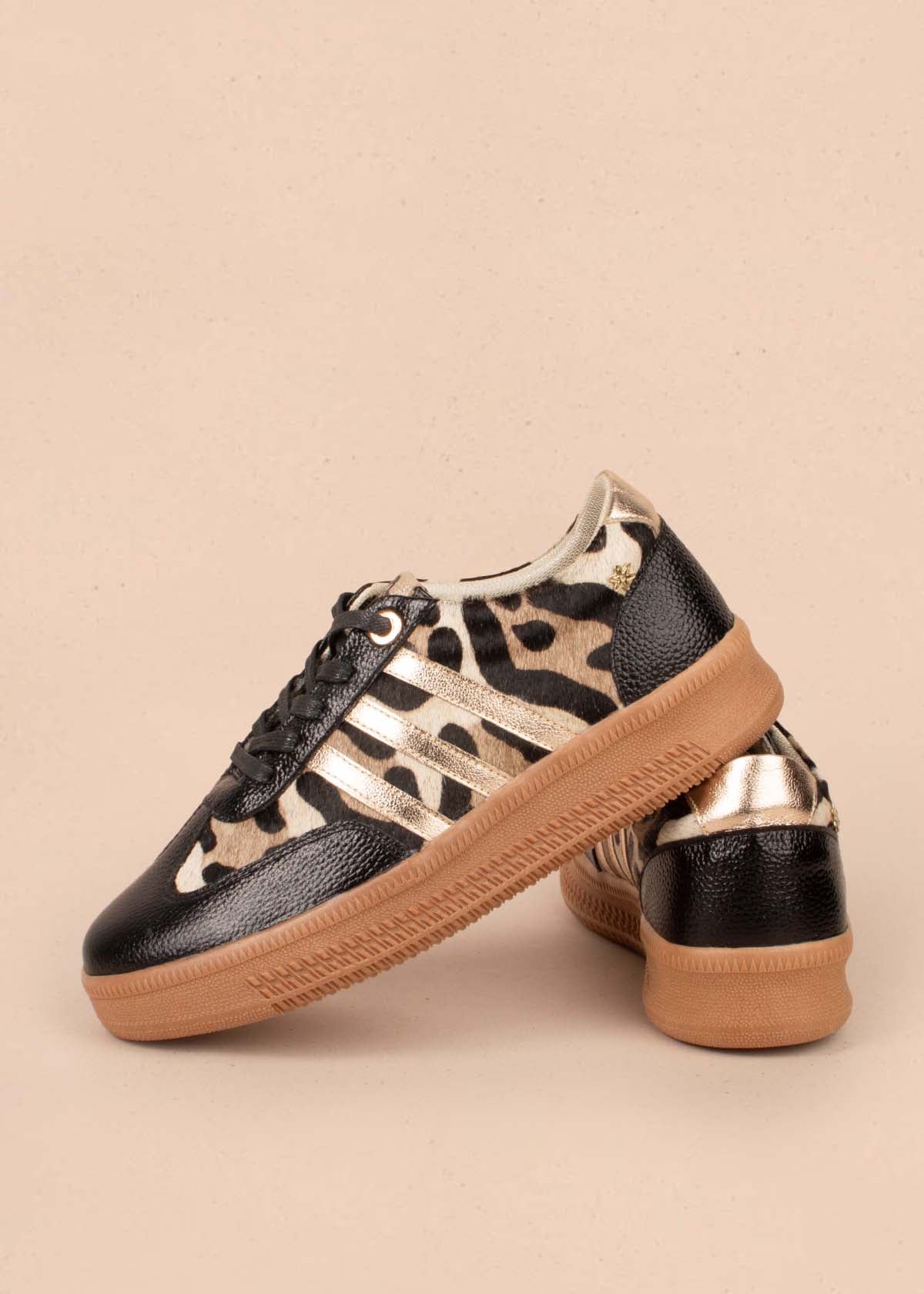 Tenis casuales en cuero color negro y cuero con pelo animal print 104776